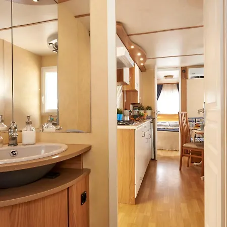 Holiday home Maxi Caravan Deluxe By Interhome *